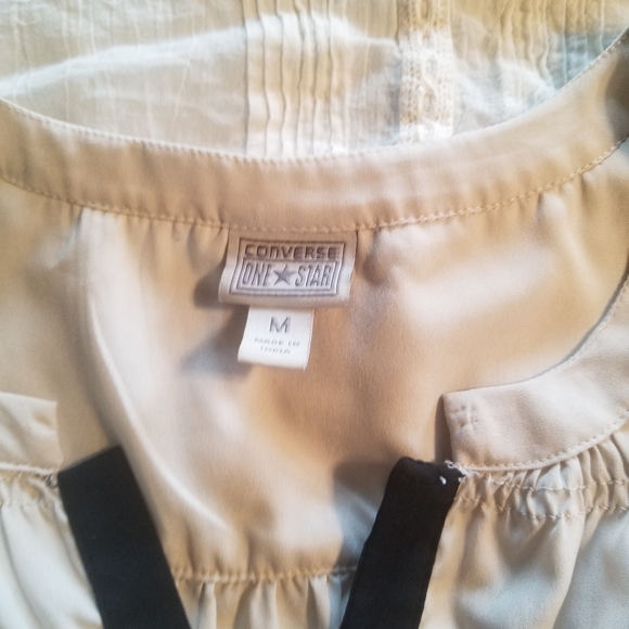 Lot of 2 medium tops converse w/blk old navy - Picture 4 of 5